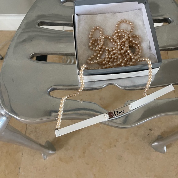 VINTAGE DIOR PEARL LONG LOGO NECKLACE - Picture 9 of 10